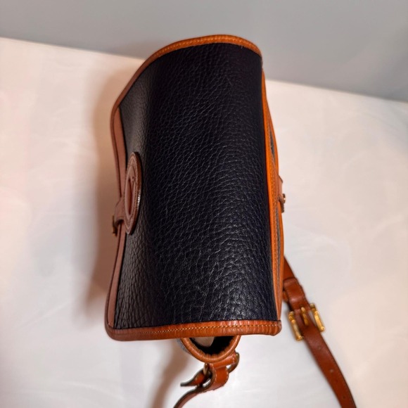 VTG Dooney & Bourke All-Weather Leather Square Surrey Crossbody Navy Brown Bag - Picture 6 of 16